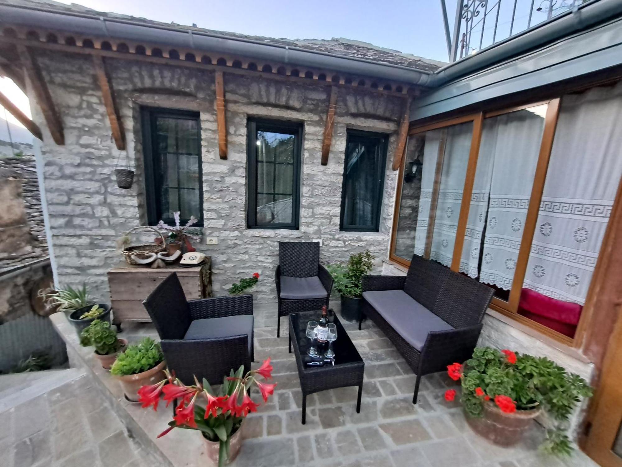 "Villa 70" Guesthouse Gjirokaster Ngoại thất bức ảnh